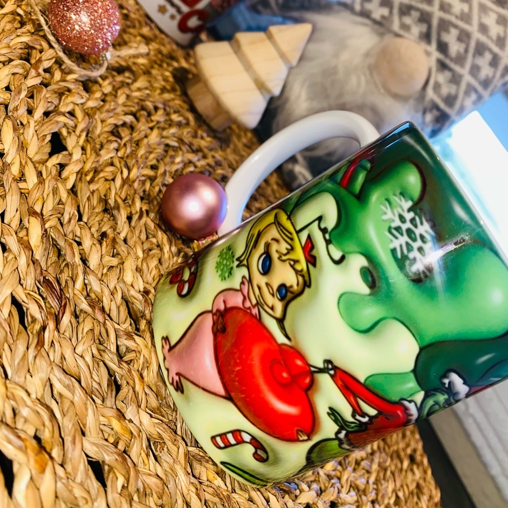 The grinch coffee mug !